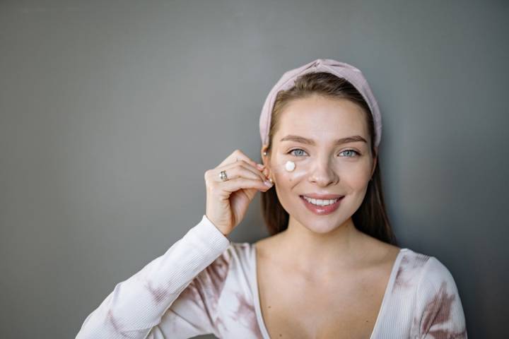 cuidado-de-la-piel-en-verano-consejos-recomendaciones-dermatologo imagen de artículo