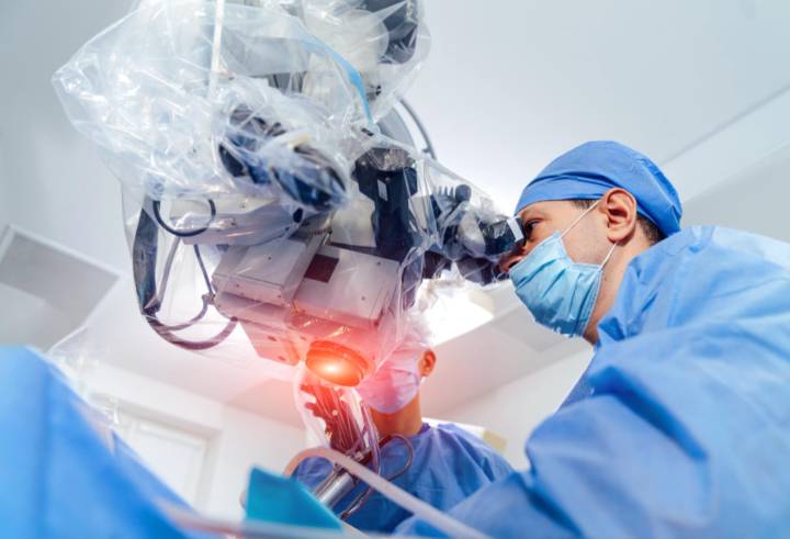 que-es-cirugia-robotica-toracica-en-que-se-diferencia-cirugia-toracica-convencional-o-videotoracoscopia imagen de artículo