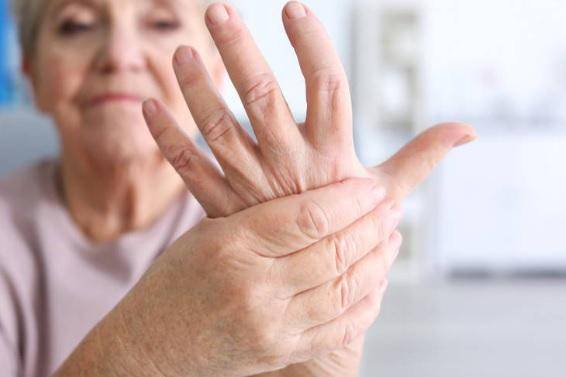 ¿Por qué la Artritis afecta más a las mujeres? ¡Conozca la razón!