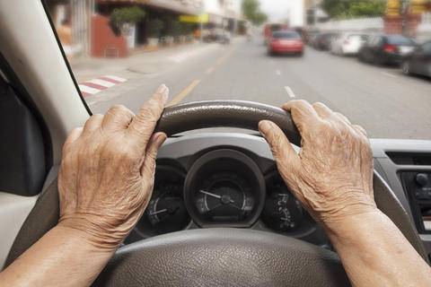 la-manera-de-conduccion-es-un-indicador-de-alzheimer imagen de artículo
